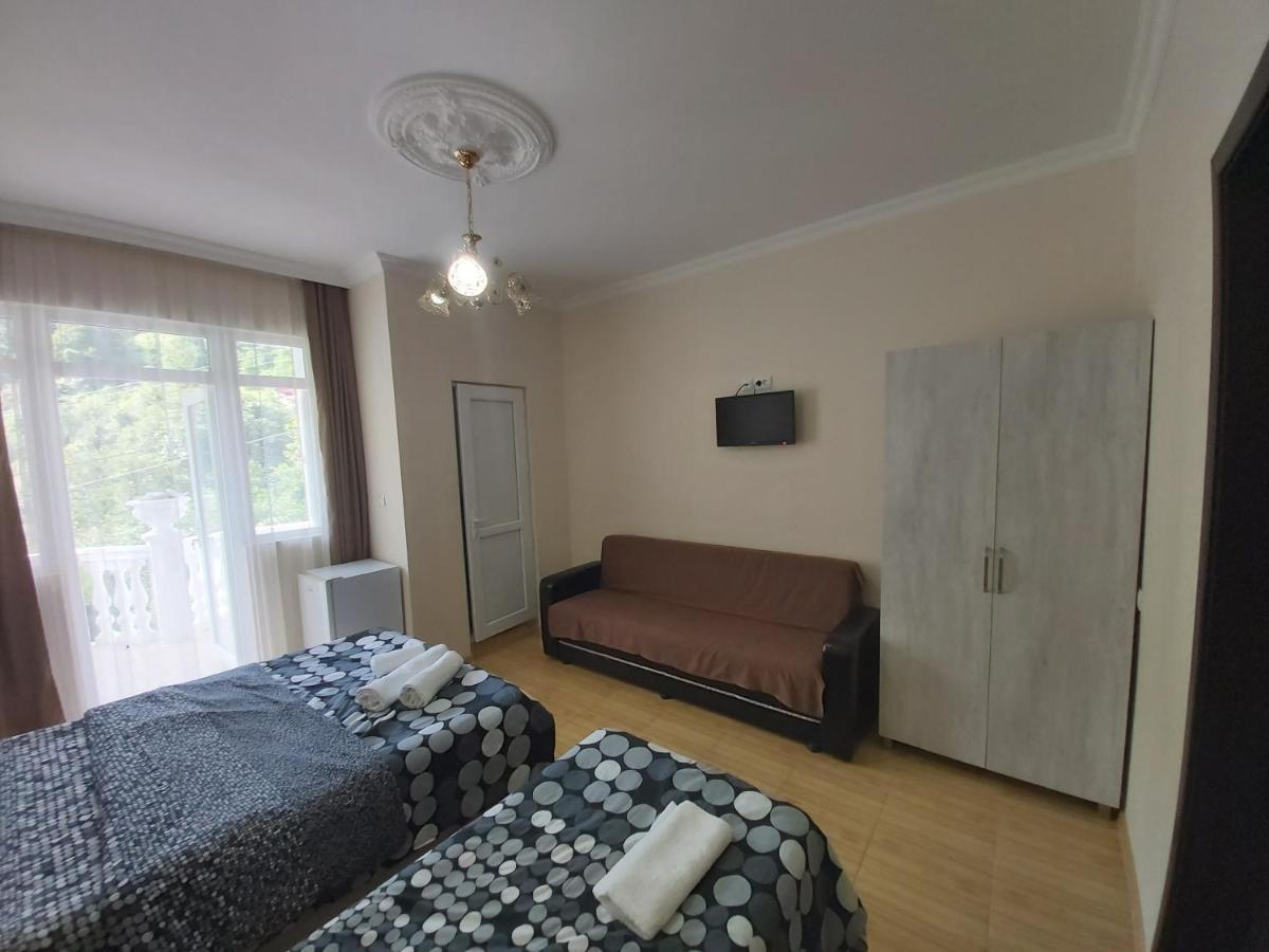 Hotel Zura Palace Квариати Екстериор снимка