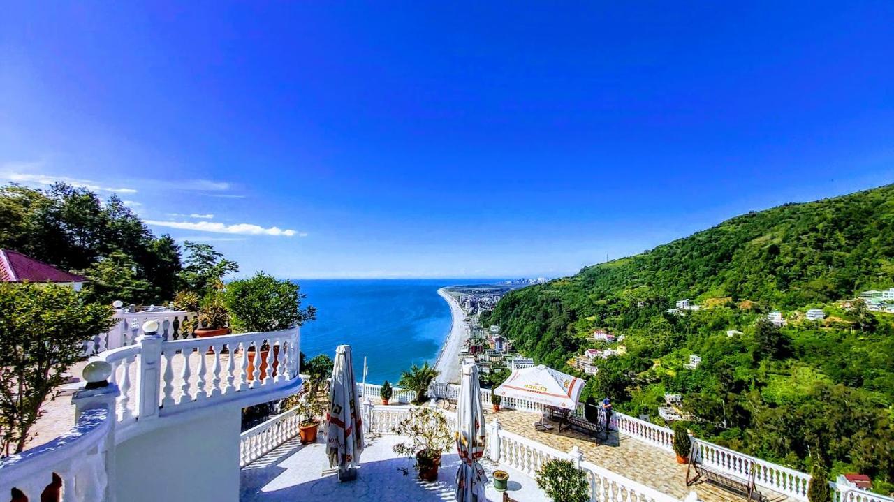 Hotel Zura Palace Квариати Екстериор снимка