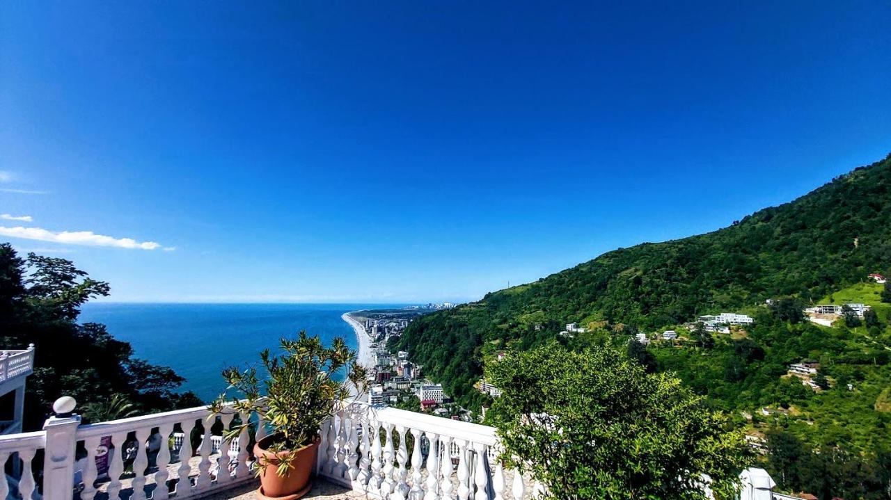 Hotel Zura Palace Квариати Екстериор снимка
