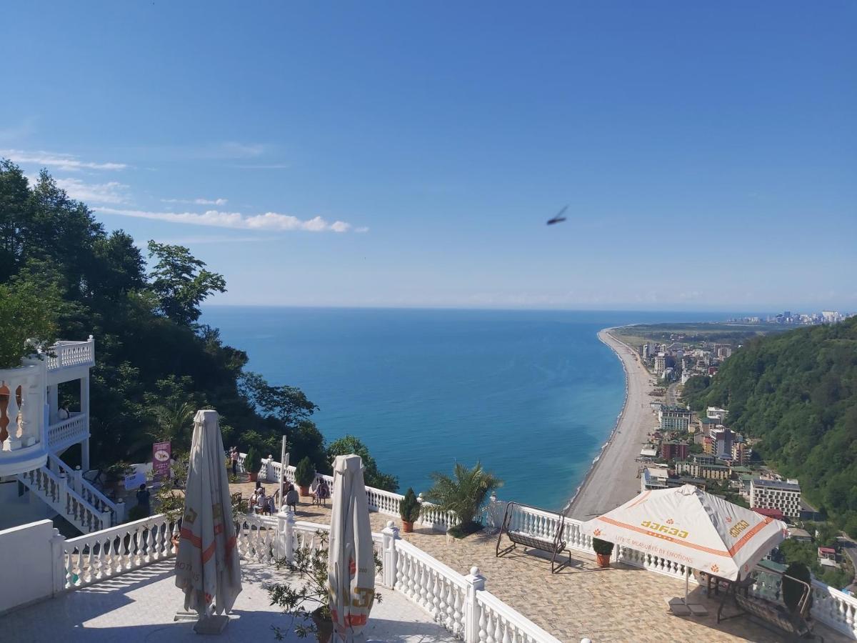 Hotel Zura Palace Квариати Екстериор снимка