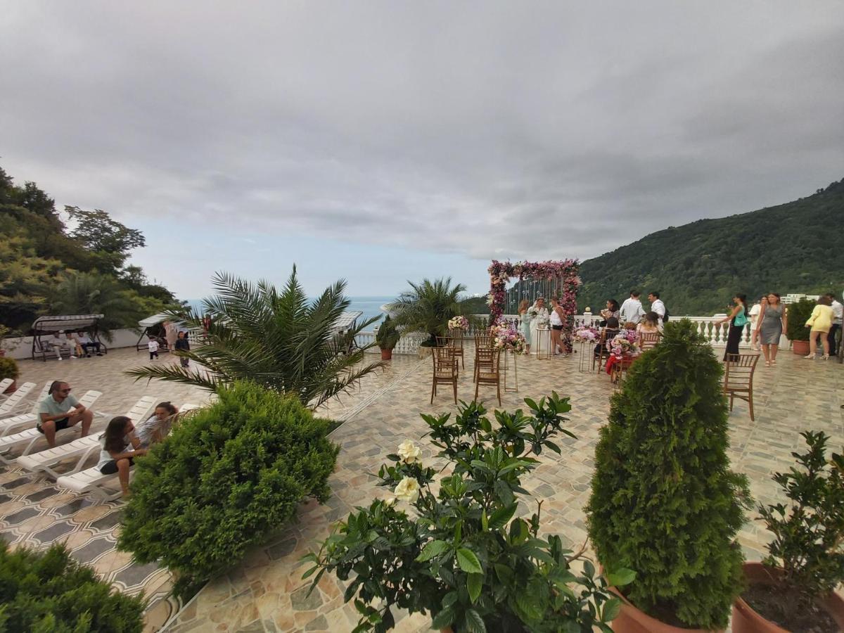 Hotel Zura Palace Квариати Екстериор снимка