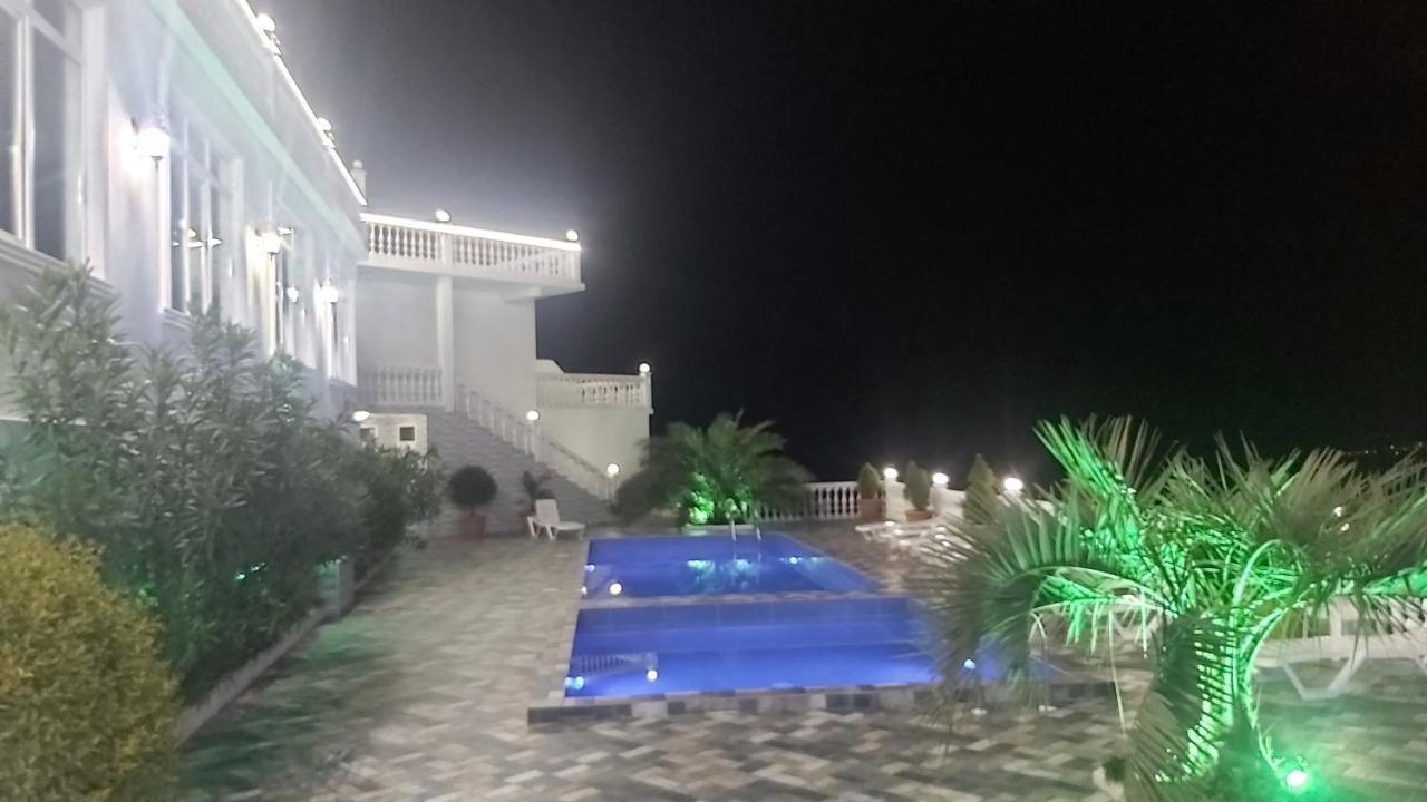 Hotel Zura Palace Квариати Екстериор снимка