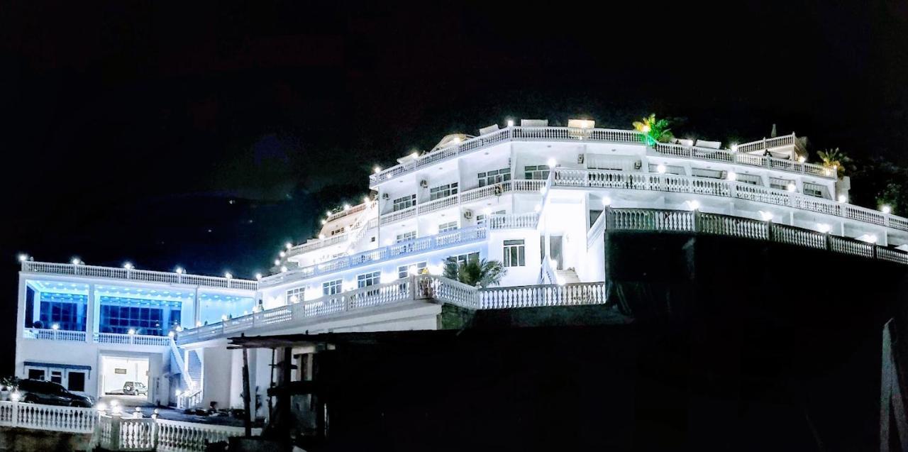 Hotel Zura Palace Квариати Екстериор снимка