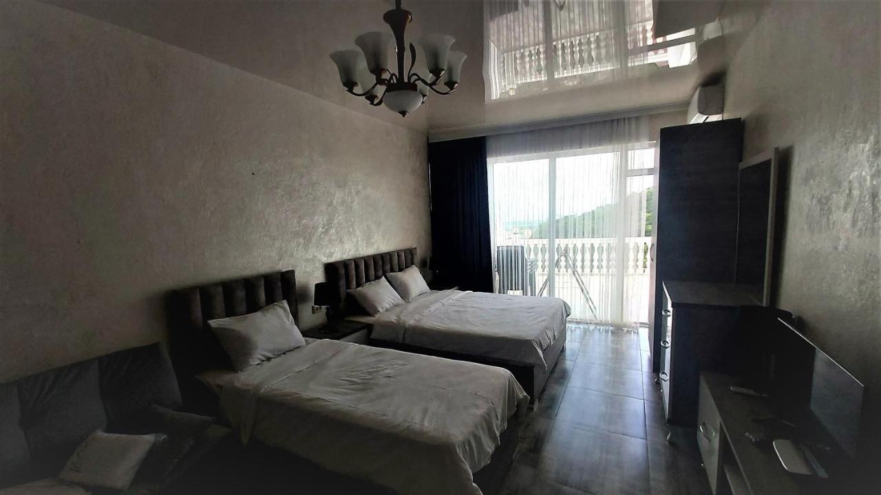 Hotel Zura Palace Квариати Екстериор снимка