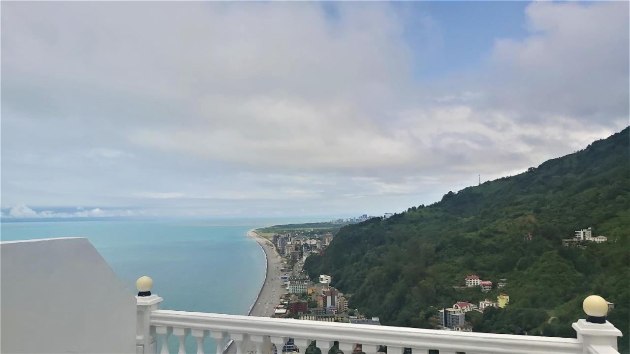 Hotel Zura Palace Квариати Екстериор снимка