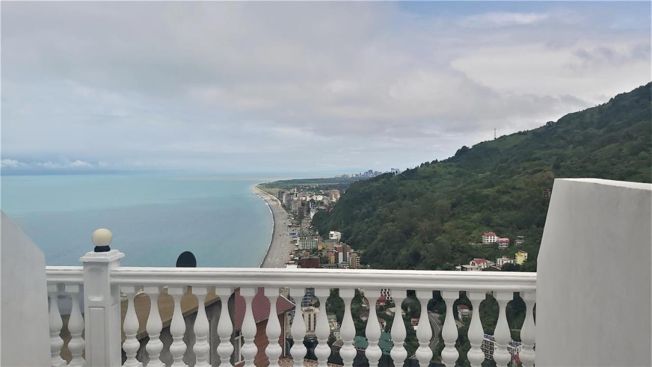 Hotel Zura Palace Квариати Екстериор снимка