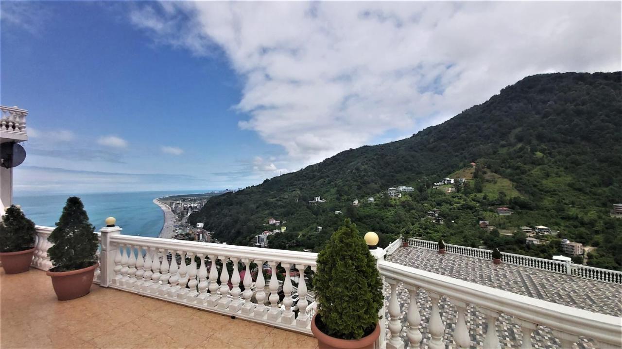 Hotel Zura Palace Квариати Екстериор снимка