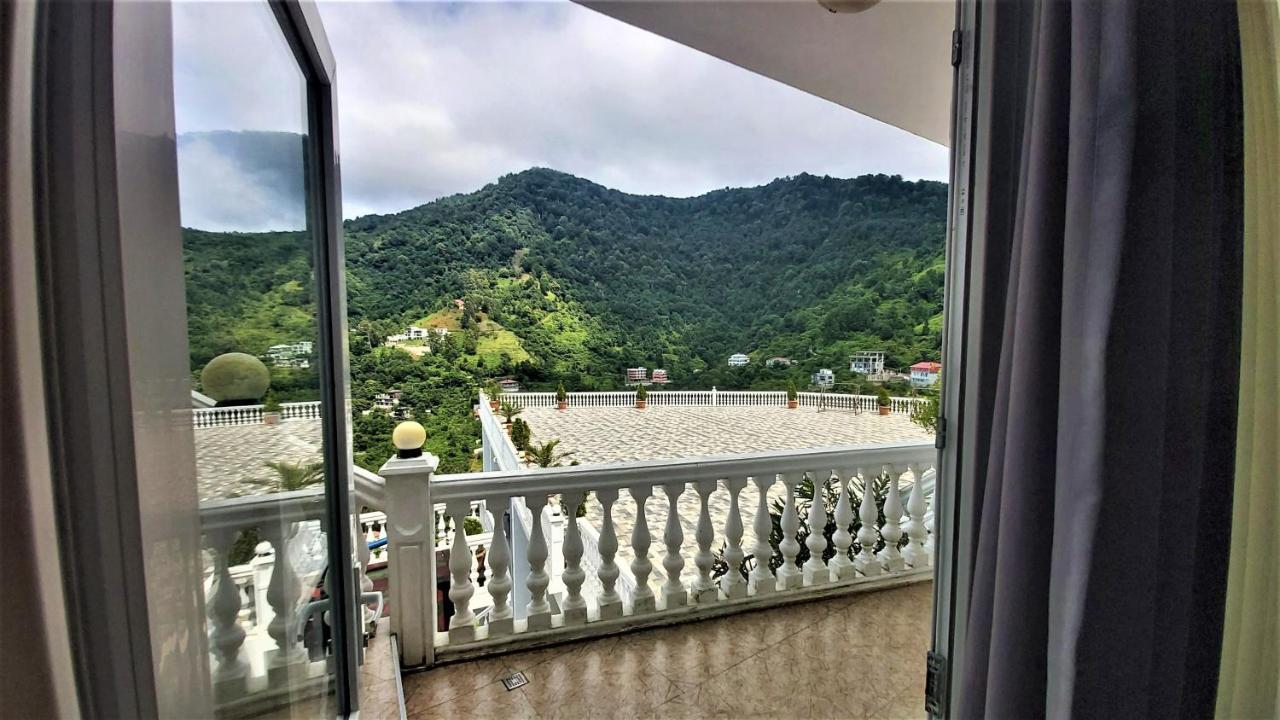 Hotel Zura Palace Квариати Екстериор снимка