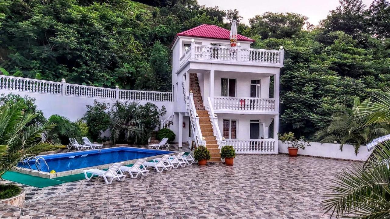 Hotel Zura Palace Квариати Екстериор снимка