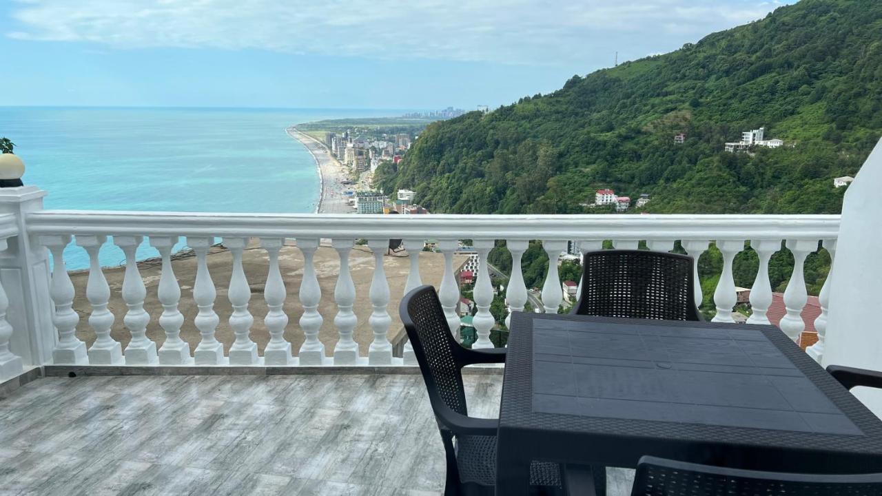 Hotel Zura Palace Квариати Екстериор снимка