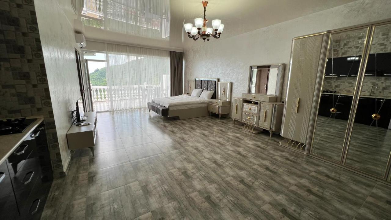 Hotel Zura Palace Квариати Екстериор снимка