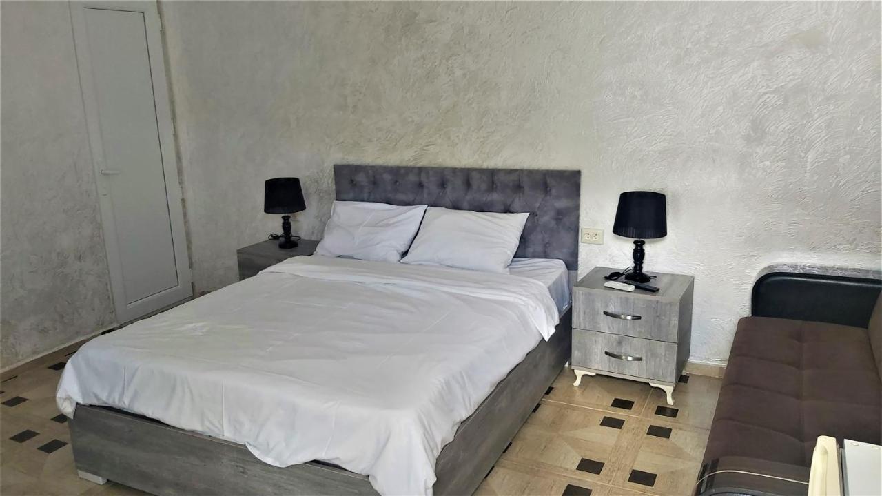 Hotel Zura Palace Квариати Екстериор снимка