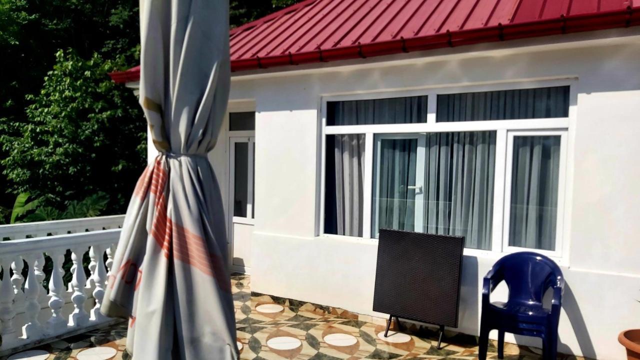 Hotel Zura Palace Квариати Екстериор снимка