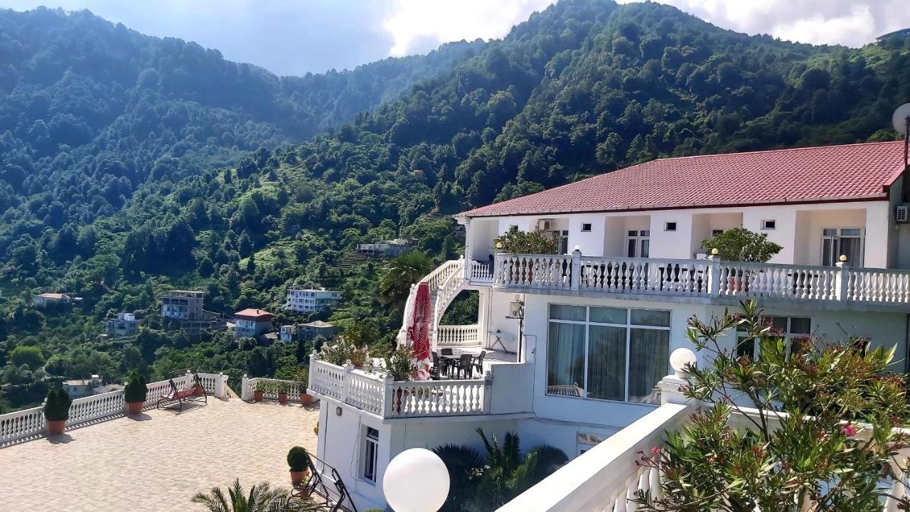 Hotel Zura Palace Квариати Екстериор снимка