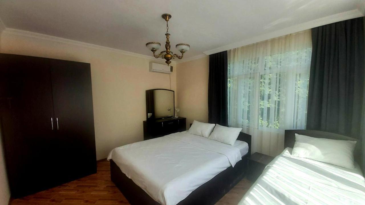 Hotel Zura Palace Квариати Екстериор снимка