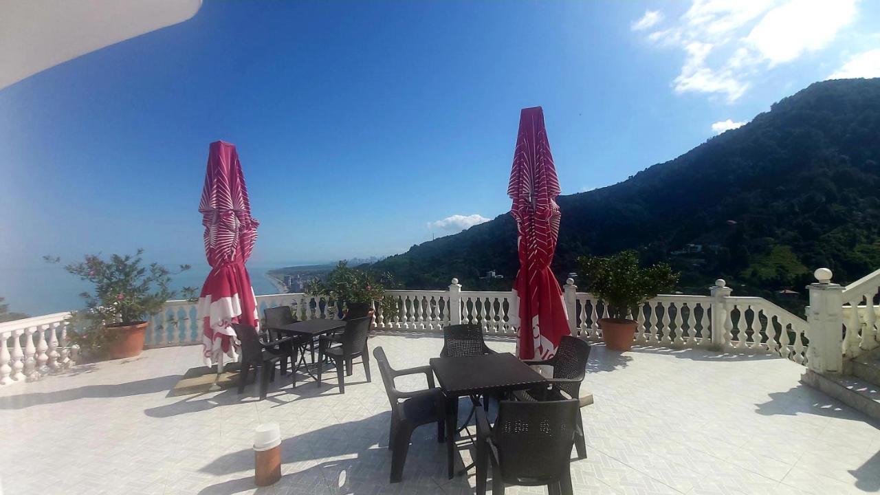 Hotel Zura Palace Квариати Екстериор снимка