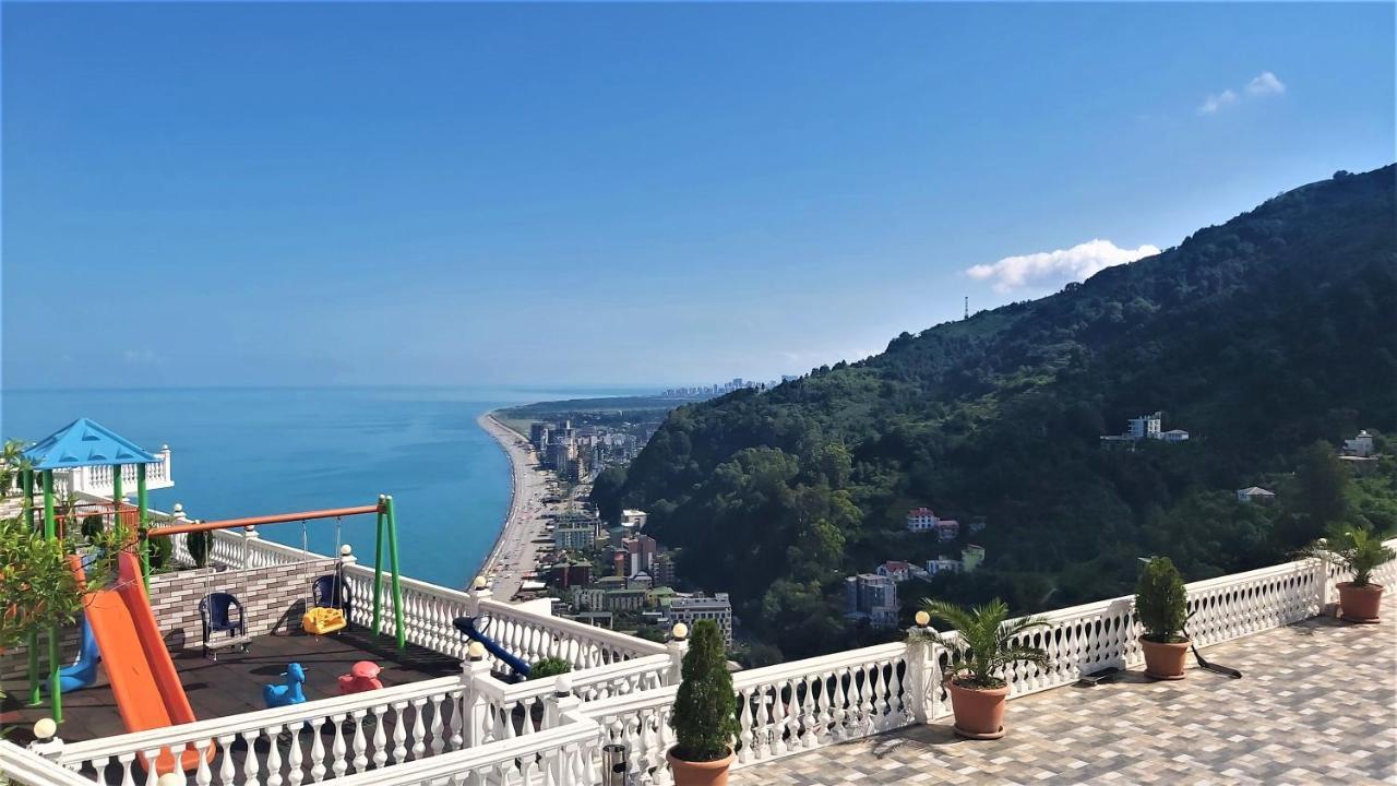 Hotel Zura Palace Квариати Екстериор снимка