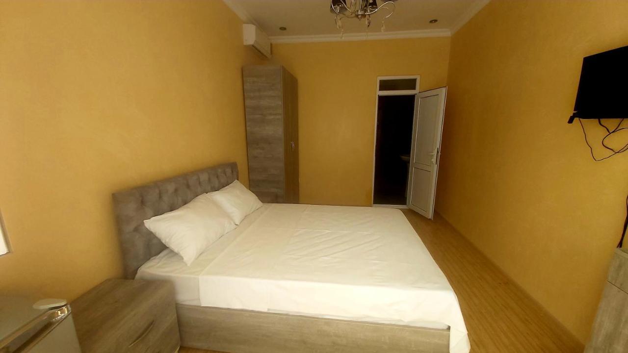 Hotel Zura Palace Квариати Екстериор снимка