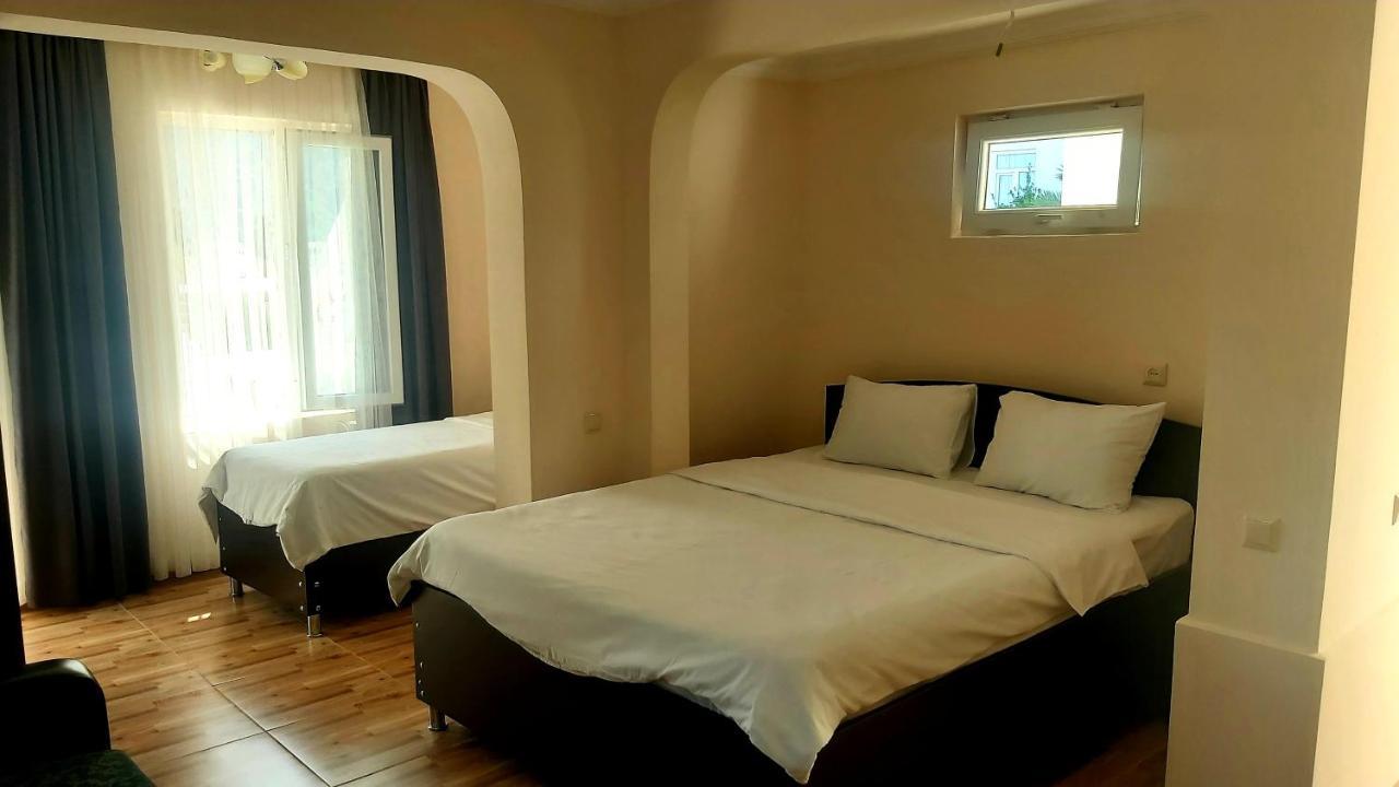 Hotel Zura Palace Квариати Екстериор снимка