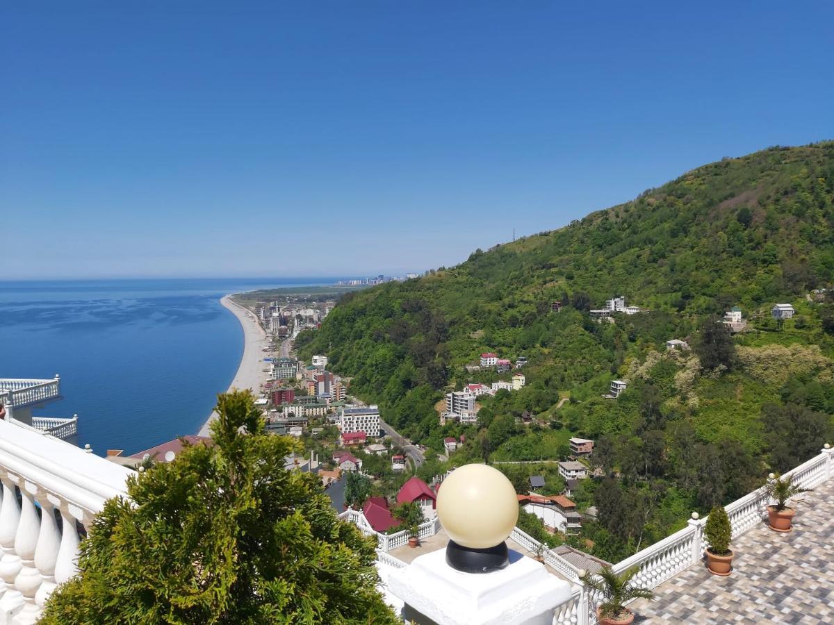 Hotel Zura Palace Квариати Екстериор снимка