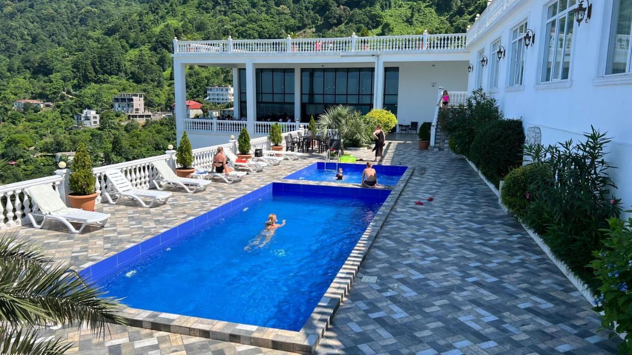 Hotel Zura Palace Квариати Екстериор снимка