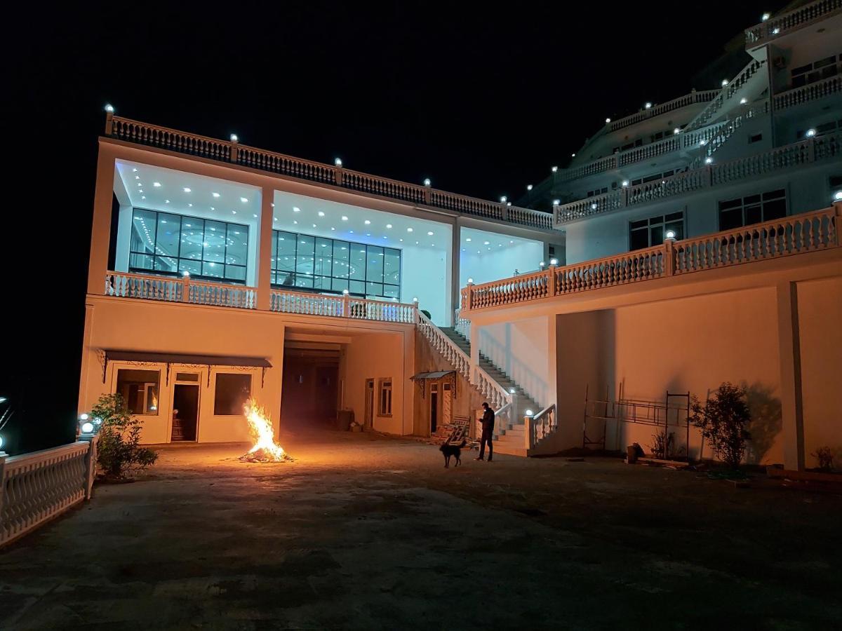 Hotel Zura Palace Квариати Екстериор снимка
